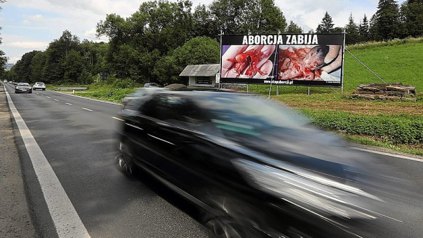 Antyaborcyjne banery nie są nieprzyzwoite?