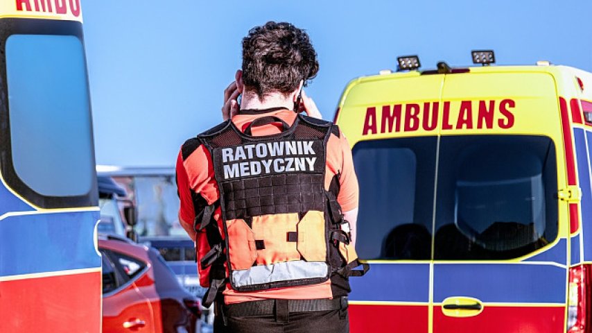 Agresywny pacjent rzucił się na ratowników medycznych