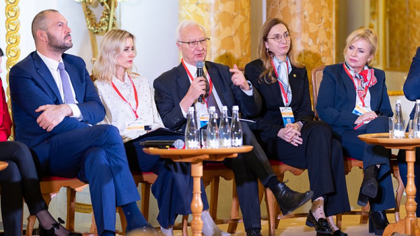 Rezydentura związana z miastem ►